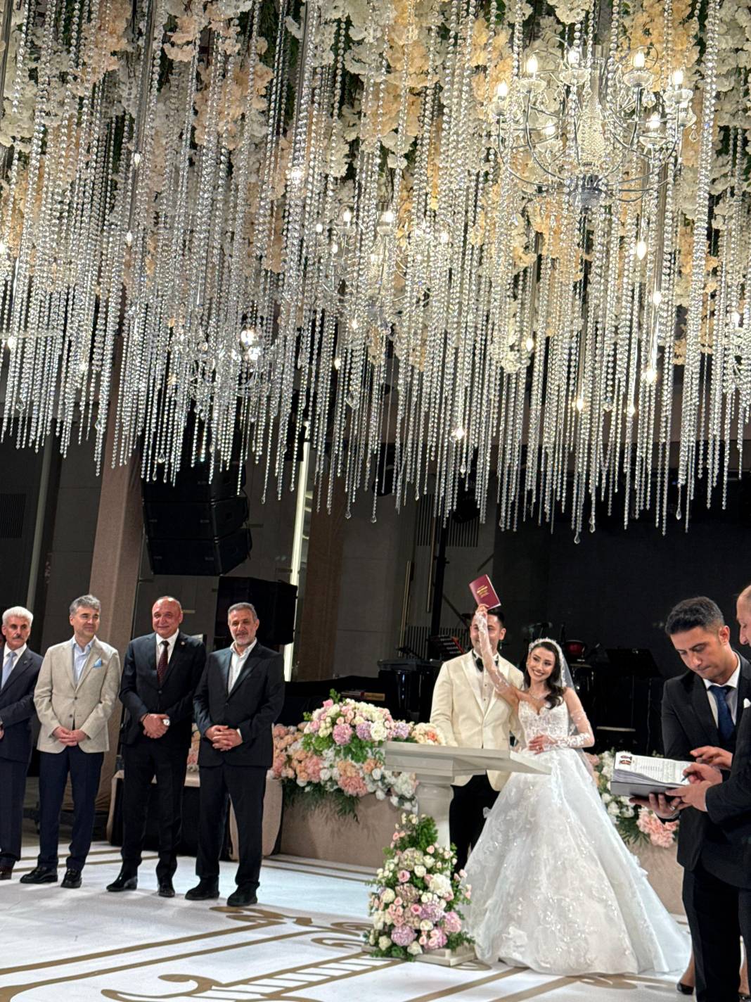 Gaziantep Ve Türkiye Magazini Bu Düğünü Konuşuyor! Uğurlu Ailesi'nden Işın Karaca'lı Muhteşem Düğün 3